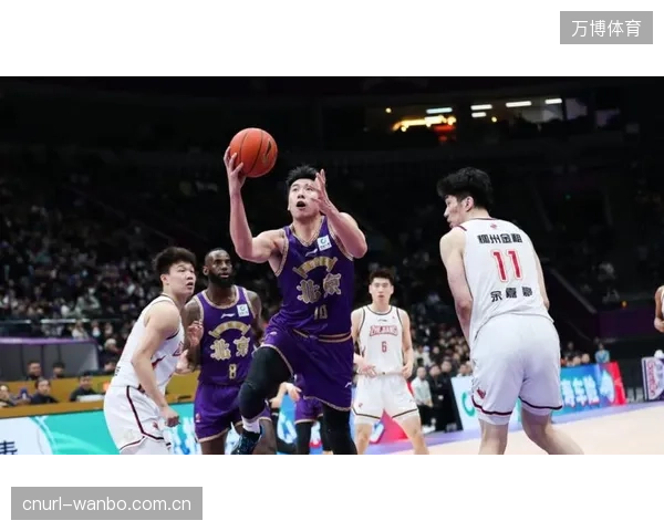 于厄克雷斯凭借俱乐部火热状态锁定国家队主力中锋位置。